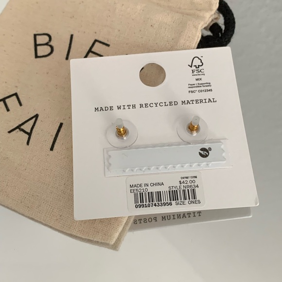 New Madewell Button Stud Earrings Color Pale Gold - Picture 3 of 4
